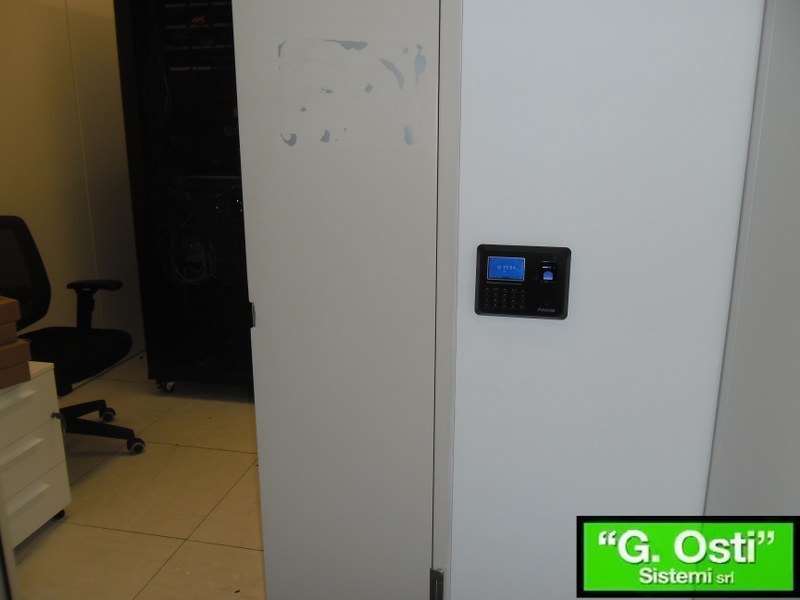  Controllo accessi C5 Anviz con web server accesso biometrico sala CED